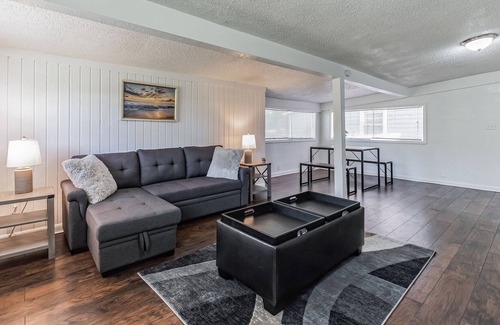 Northside House | 15 Mins Shands/Mins Jax Airport 3 bd 2 Bth Home