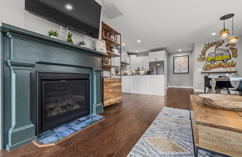 Swannanoa House | 15 Mins to AVL|HotTub|Views|Fire Pit|BBQ