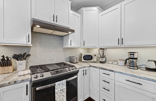 Swannanoa House | 15 Mins to AVL|HotTub|Views|Fire Pit|BBQ