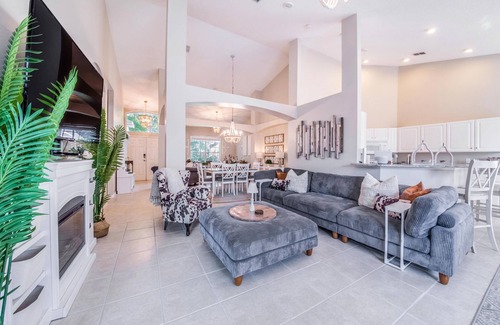 Ridgewood Lakes House | 15 mins to Disney, Heated Pool, King Beds, Golf