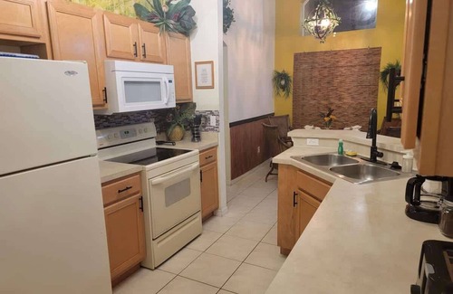 Seasons House | 15 Mins to Disney Tarzan’s Jungle & Pirate Retreat