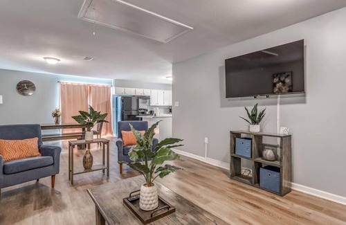 Frayser House | 15 Mins to Downtown & Zoo! Hawkins Mill Hideaway