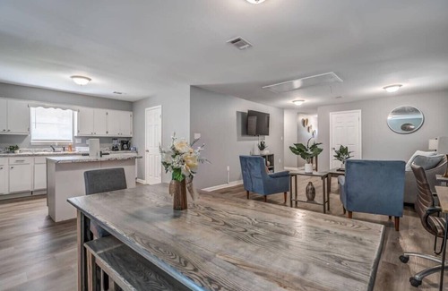 Frayser House | 15 Mins to Downtown & Zoo! Hawkins Mill Hideaway