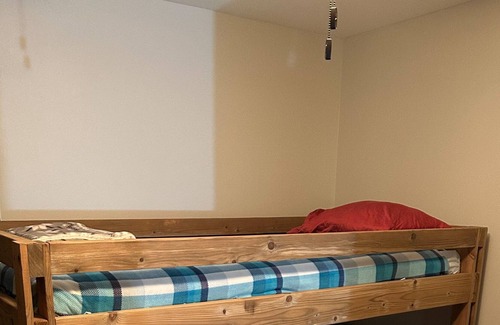 Oshkosh House | 15 Minute walk to Main Street where there are locally owned restaurants & Bars