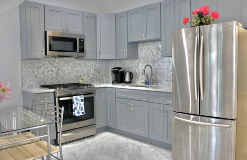 Queens Apartment | 15 Minutes From Manhattan Private 2-Bedroom in Astoria Queens/LIC