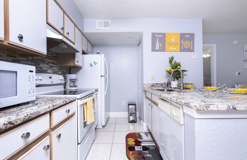 Kissimmee Condo | 15 minutes to the theme park! Family-sized condo see it for your self