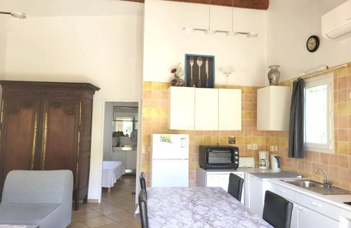 Les Esterets du Lac House | 15 mn from Cannes, Gîte T2, les lavandes 2à4pers, animals see owner