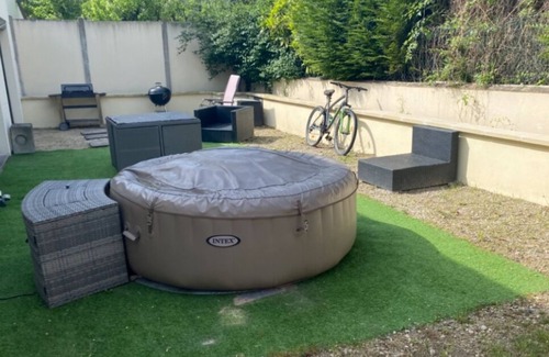 Noisiel House | 15 mn Paris et 15 mn Disney 3 mn JO Vaires 3 ch Terrasse bbq Baignoire Jacuzzi
