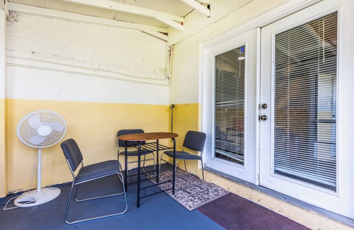 West Park House | 15% Off Charming 2-Bedroom, 1-Bathroom Retreat Near Everything in Miami