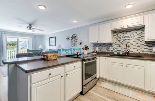 Long Beach Condo | 15% Off Stays 8/2 - 11/2 - Gorgeous 2 BR Condo in Ocean Walk, Dogs Welcome, Near Ocean, Large Pool