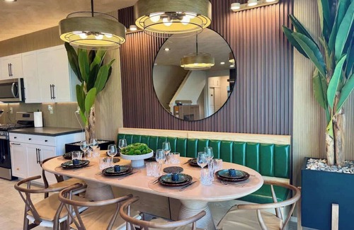 Coachella House | 15 people! 7 bedrooms! 10 beds! Villa Secreta