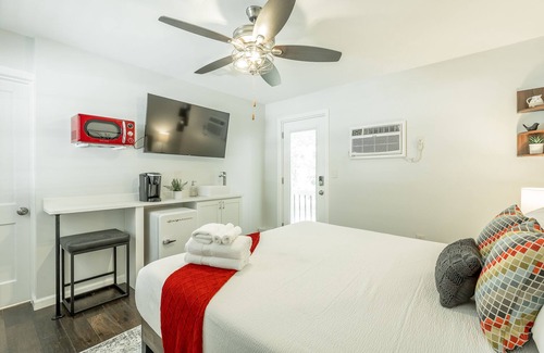Lookout Valley Neighborhood Association Cabin | 15: The Alvar Room - A PMI Scenic City Vacation Rental