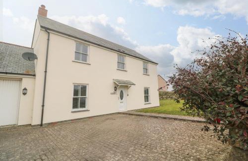 St. Buryan House | 15 Tower Meadows