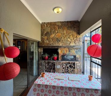 Greater Johannesburg Metropolitan Area Cabin | 150 Jacaranda Guesthouse