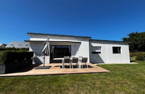 Saint-Pol-de-Leon House | 150 m from the sea, bungalow rated 4 *, enclosed garden, parking, WIFI