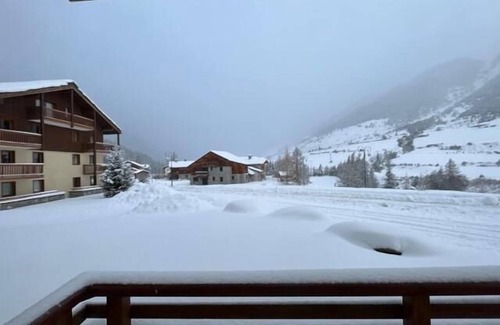 Val Cenis Apartment | 150m from ski slopes, Ground floor, fitness, swimming pool, balcony, tv, ski locker, 38m², Val Cenis