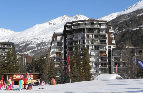 La Salle-les-Alpes Apartment | 150m from ski slopes, 3rd floor, balcony, tv, ski locker, 28m², Serre Chevalier