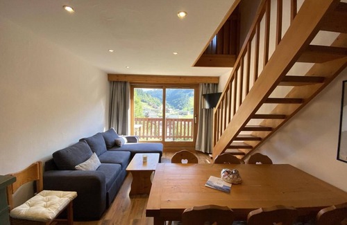Meribel Centre Apartment | 150m from ski slopes, 5th floor, view resort, balcony, tv, ski locker, 42m², Méribel