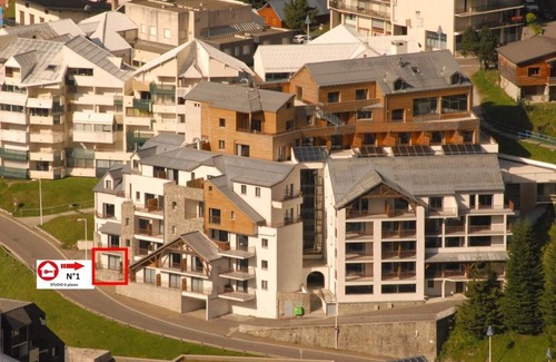 Eaux-Bonnes Apartment | 150m from ski slopes, 1st floor, view mountain/resort, swimming pool, terrace, tv, ski locker, 65m²