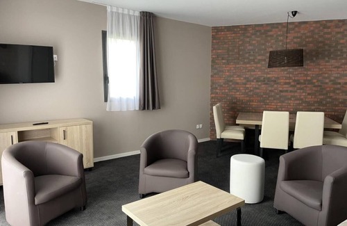 Eaux-Bonnes Apartment | 150m from ski slopes, 1st floor, view mountain/resort, swimming pool, terrace, tv, ski locker, 65m²