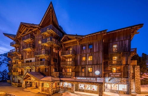 Bourg-Saint-Maurice Apartment | 150m from ski slopes, fitness, swimming pool, sauna, fireplace or stove, tv, ski locker, 160m²