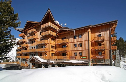 Bourg-Saint-Maurice Apartment | 150m from ski slopes, fitness, swimming pool, sauna, fireplace or stove, tv, ski locker, 160m²