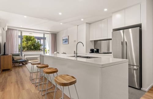 Kiama Apartment | 150m to Surf Beach – Central 2BR - Walk to Surf, Shops & Cafés in Kiama