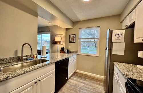 Middletown Condo | 1520 E Bonita · TWO Bedroom in Middletown w FREE Private Laundry
