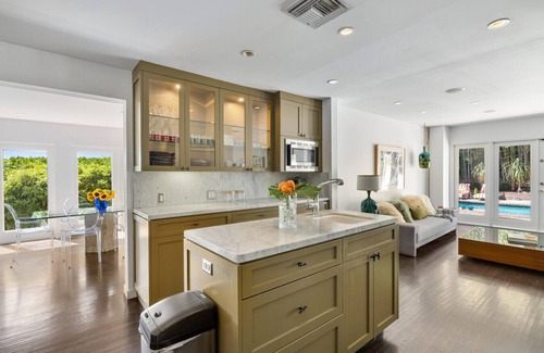 Hollywood Hills West Apartment | 1555 Rising Glen Road, Los Angeles Angeles