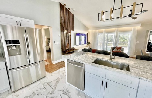 Briargrove House | 157 - SPACIOUS, BEAUTIFUL, ELEGANT, NEW DECOR, WORK SPACE, EASY ACCESS TO PARKS