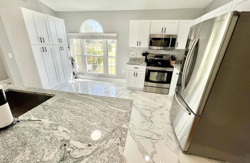 Briargrove House | 157 - SPACIOUS, BEAUTIFUL, ELEGANT, NEW DECOR, WORK SPACE, EASY ACCESS TO PARKS