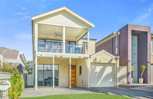 Hayborough House | 15A Elliot - BYO Linen - Wi-Fi - Close to Beach