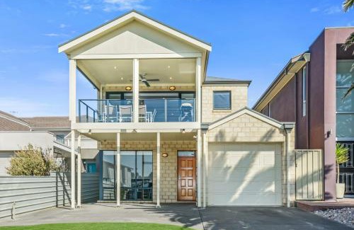 Hayborough House | 15A Elliot - BYO Linen - Wi-Fi - Close to Beach