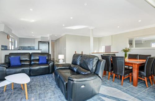 Hayborough House | 15A Elliot - BYO Linen - Wi-Fi - Close to Beach