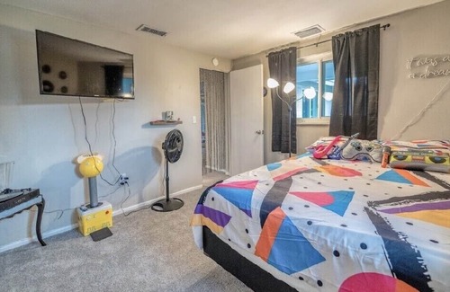 South Bradenton House | 15min Beach |King Bed, Movie Room, Gym|