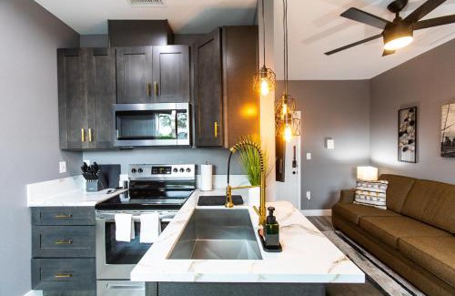 University Heights Apartment | 15min-beachwalk To Cafesfull Kitchen- Wd