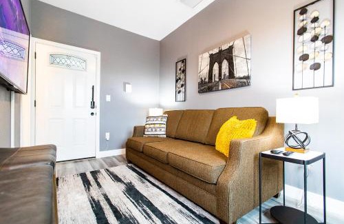 University Heights Apartment | 15min-beachwalk To Cafesfull Kitchen- Wd