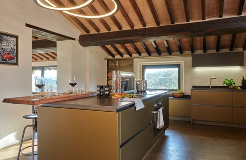 Monteriggioni Villa | 15th century barn fully renovated in a stylish style with gorgeous swimming pool