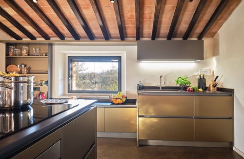 Monteriggioni Villa | 15th century barn fully renovated in a stylish style with gorgeous swimming pool