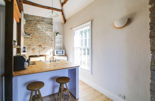 Bodmin Apartment | 15th-century doctor’s surgery, now renovated as a studio in the heart of Bodmin