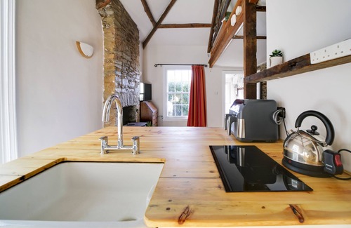 Bodmin Apartment | 15th-century doctor’s surgery, now renovated as a studio in the heart of Bodmin