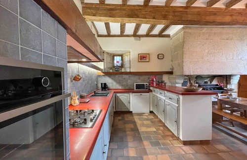 Colombiers Cottage | 15th Century Manor with Fireplace, Pets Allowed, in Colombiers