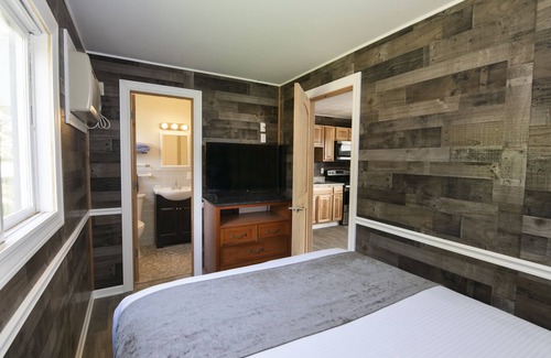 Lake Delton Hotel | #16-17 Completely Redone Studio w/kitchen