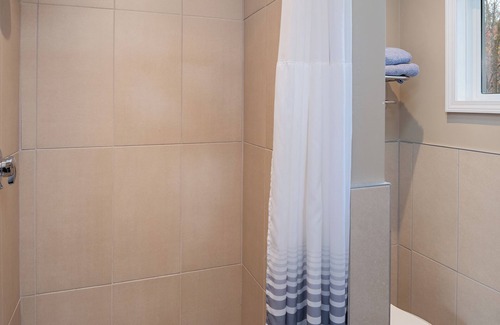 Lake Delton Hotel | #16-17 Completely Redone Studio w/kitchen