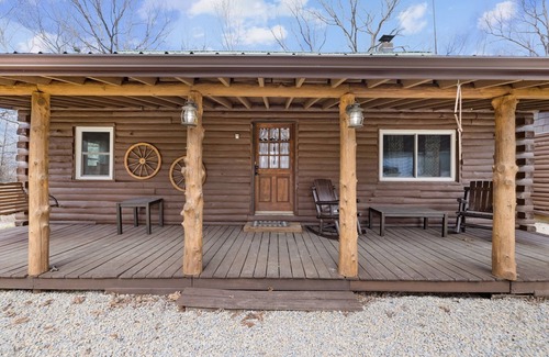 Doe Run Cabin | 16 Acres of beauty and relaxation