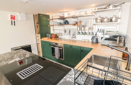 Mylor Churchtown House | 16 ARWENACK STREET, family friendly, with hot tub in Falmouth