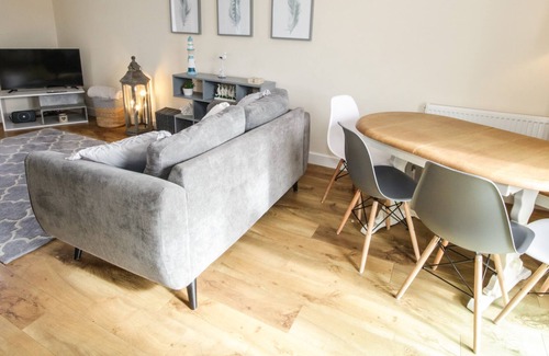 Llangefni Cottage | 16 CEFN CWMWD COTTAGES, family friendly, with a garden in Llangefni