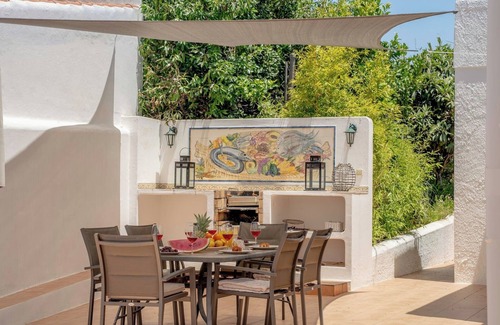 Alfanzina Villa | 16 Centeanes Fabulous Location Just Short Walk to the Beach