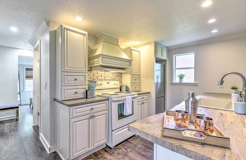 Winter Garden Cottage | 16 Mi to Disney: Cottage w/Deck in Winter Garden