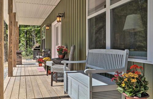 Brodheadsville House | 16 Mi to Ski Slopes! Creekside Poconos Cottage